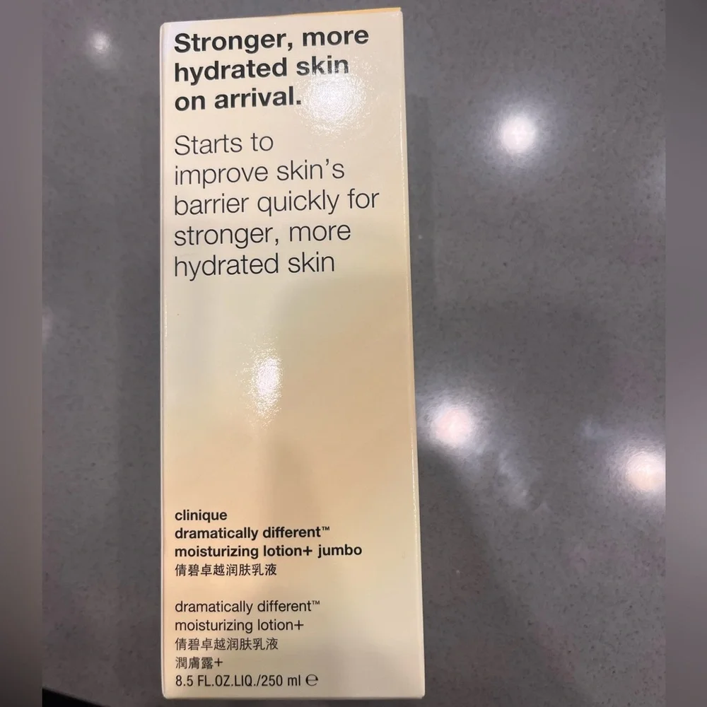 8.5oz Clinique Dramatically Different Moisturizing Lotion - Picture 3 of 3